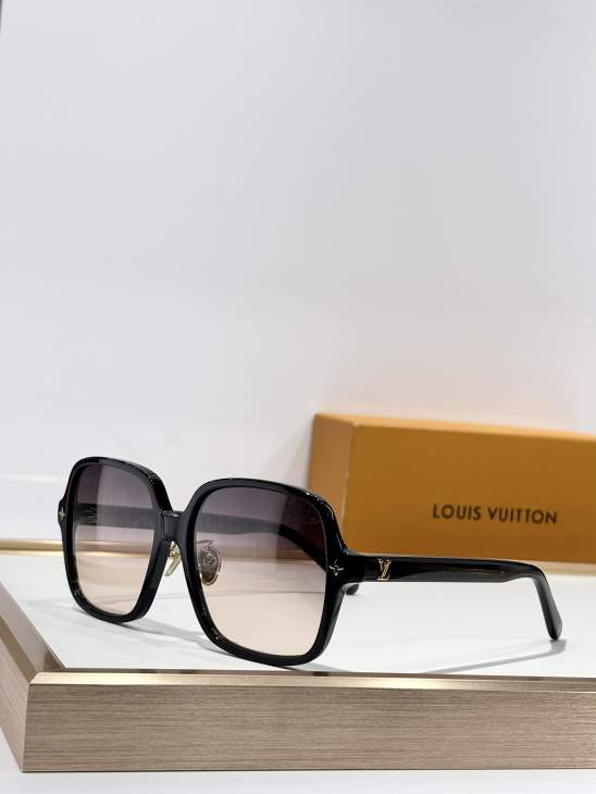 Picture of Louis Vuitton Sunglasses _SKUfw76989997fw